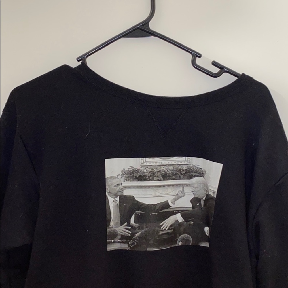 OBAMA FLIPPING OFF TRUMP CREW NECK